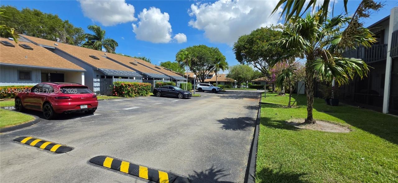 1652 N 14th Ter, Unit 1652, Hollywood, FL 33020 Photo