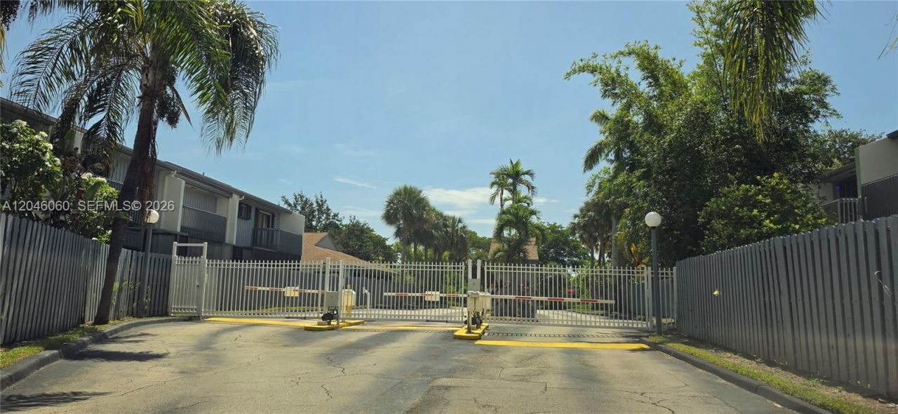 1652 N 14th Ter, Unit 1652, Hollywood, FL 33020 Photo