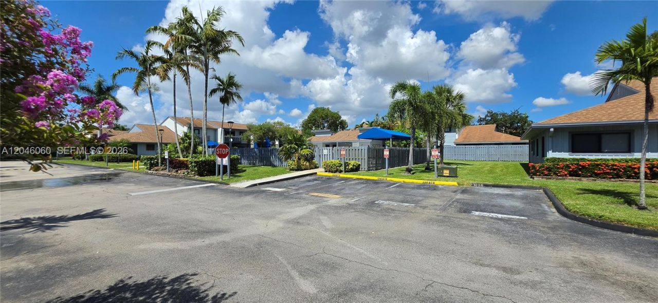 1652 N 14th Ter, Unit 1652, Hollywood, FL 33020 Photo