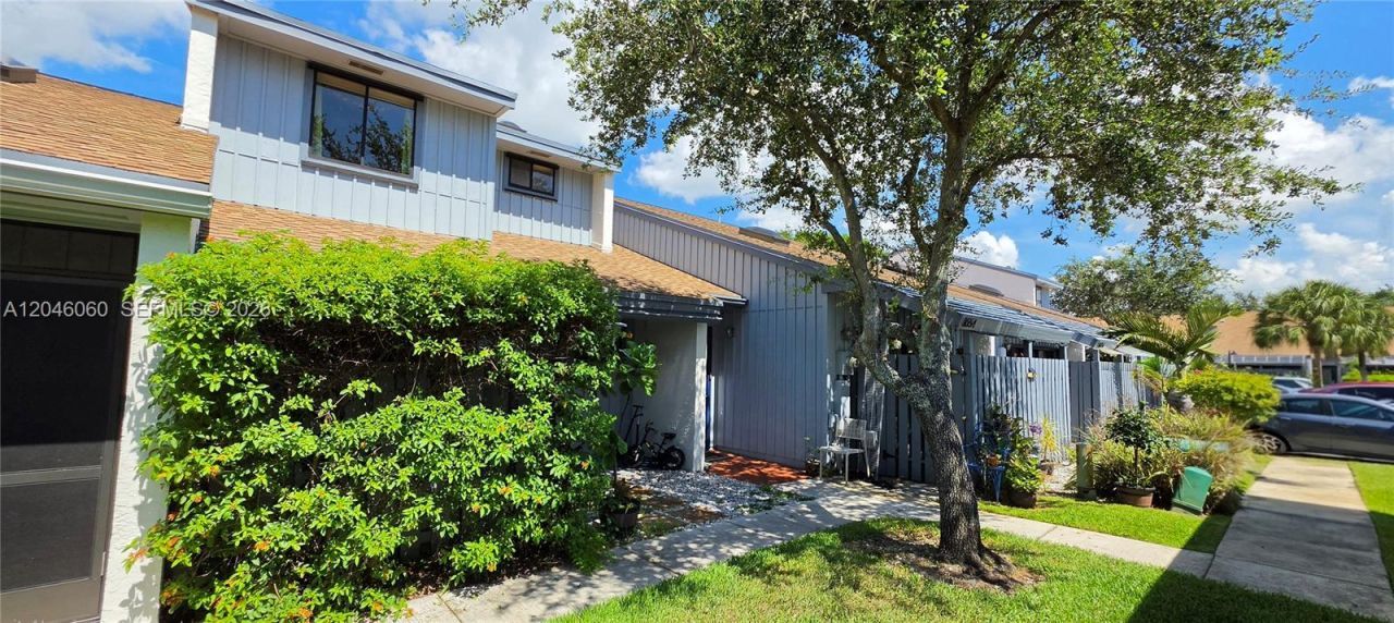 1652 N 14th Ter, Unit 1652, Hollywood, FL 33020 Photo