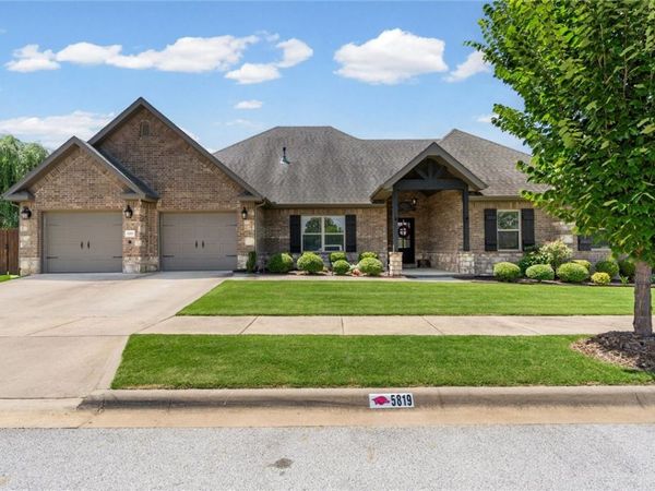 5819 W Cane Hill Drive , Fayetteville, AR 72704