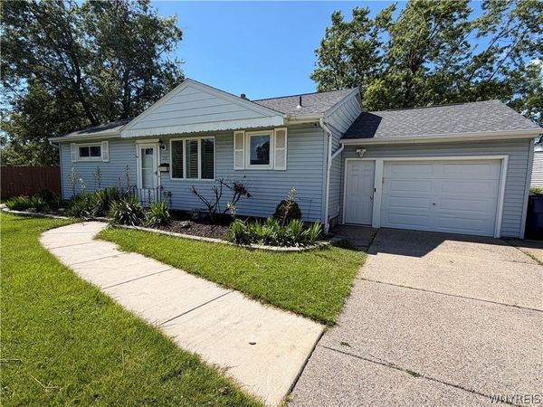 22 Castle Court , Buffalo, NY 14226