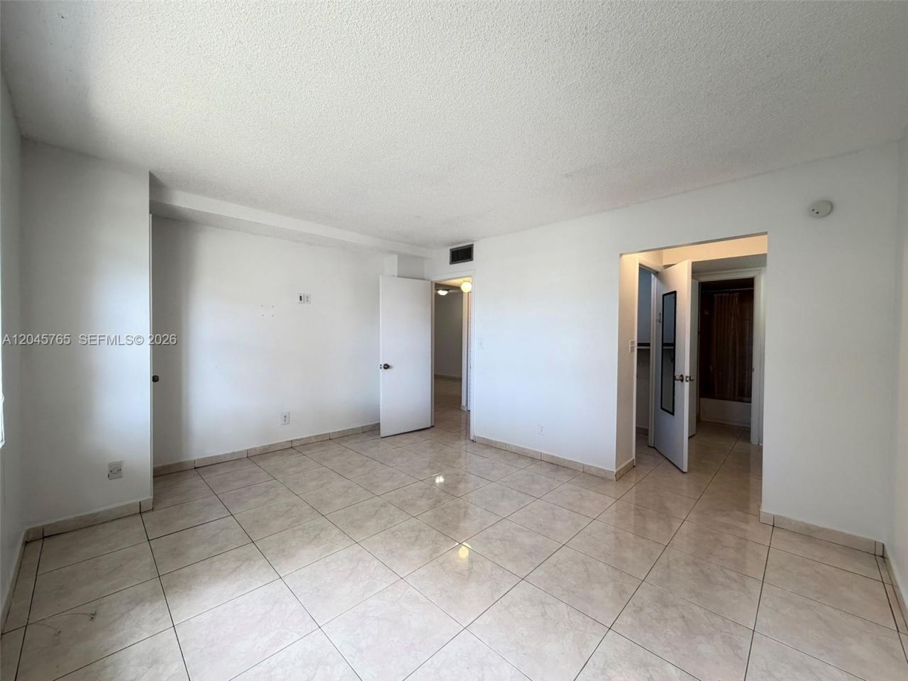 8411 NW 8th St , Unit 206, Miami, FL 33126 Photo