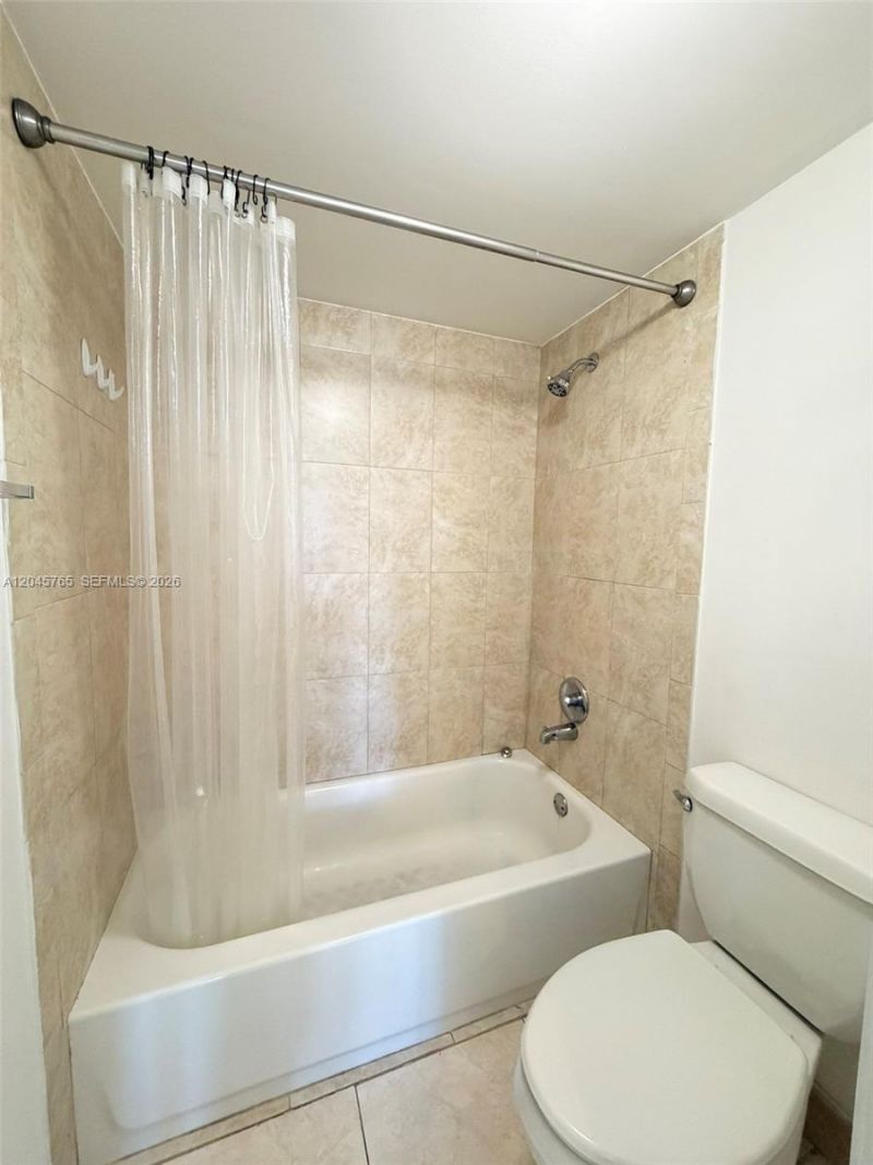 8411 NW 8th St , Unit 206, Miami, FL 33126 Photo