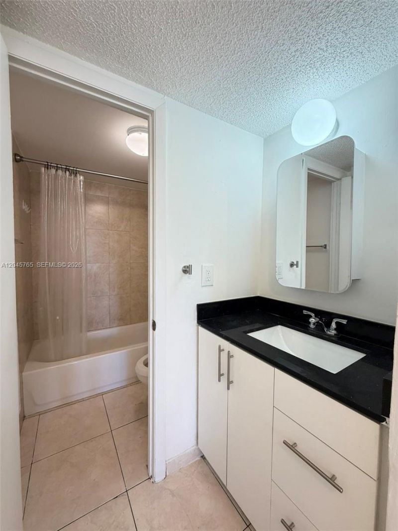 8411 NW 8th St , Unit 206, Miami, FL 33126 Photo