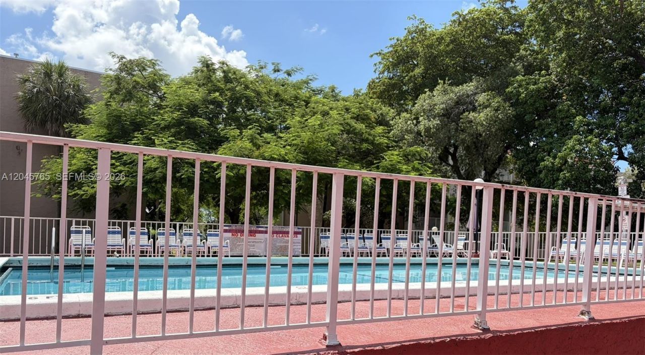 8411 NW 8th St , Unit 206, Miami, FL 33126 Photo