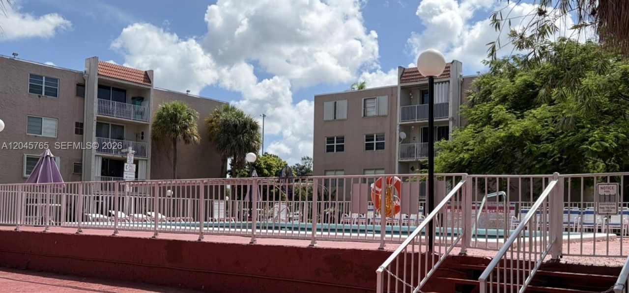 8411 NW 8th St , Unit 206, Miami, FL 33126 Photo