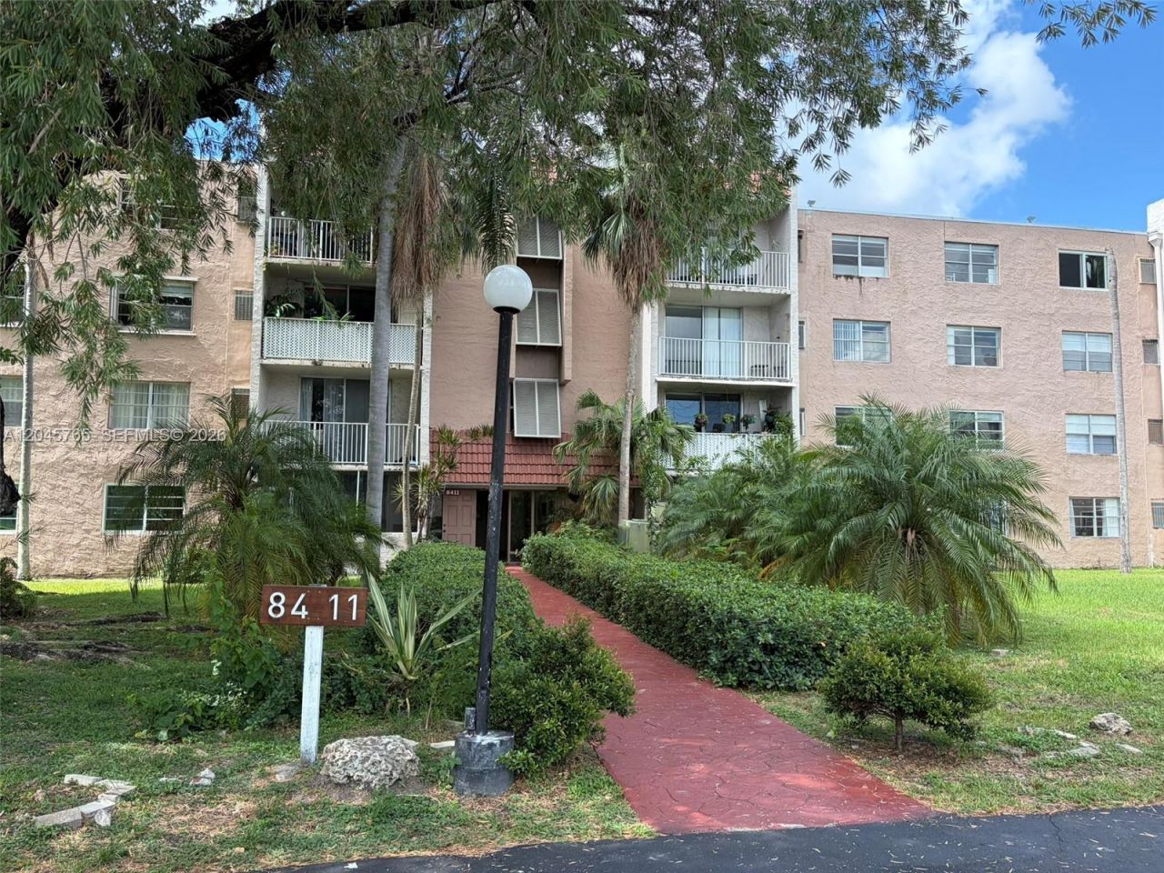 8411 NW 8th St , Unit 206, Miami, FL 33126 Photo