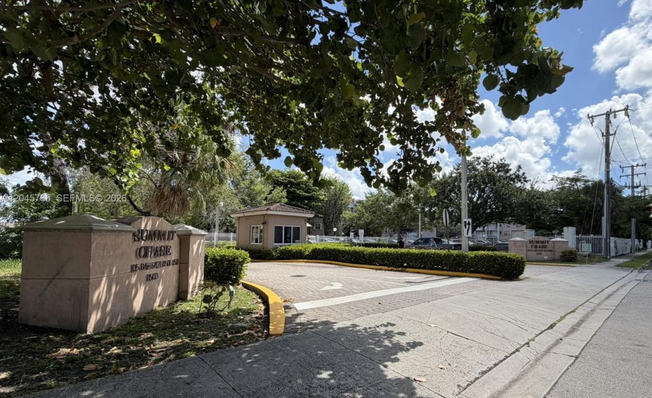 8411 NW 8th St , Unit 206, Miami, FL 33126 Photo