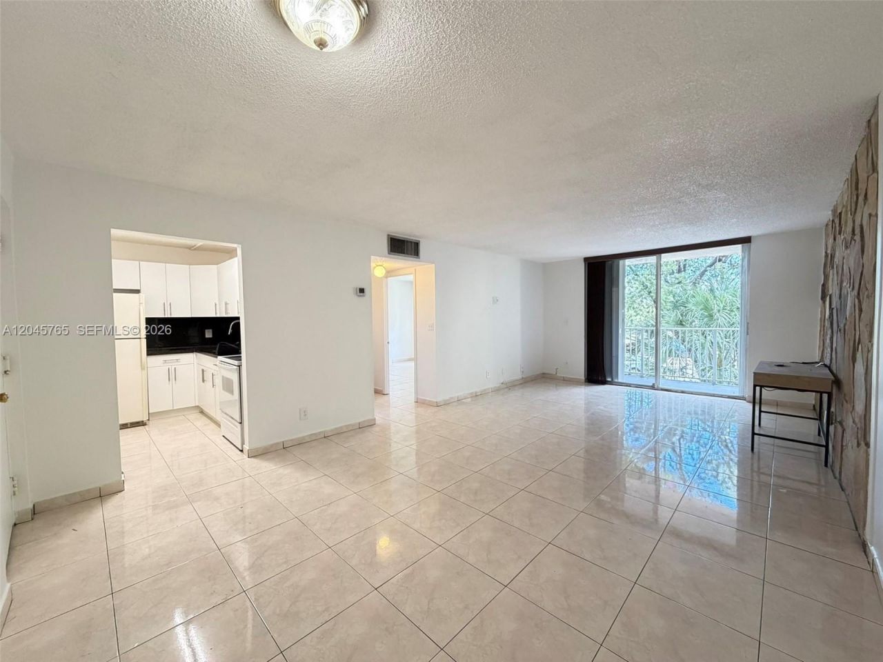 8411 NW 8th St , Unit 206, Miami, FL 33126 Photo