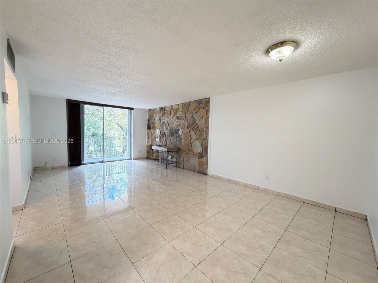 8411 NW 8th St , Unit 206, Miami, FL 33126 Photo