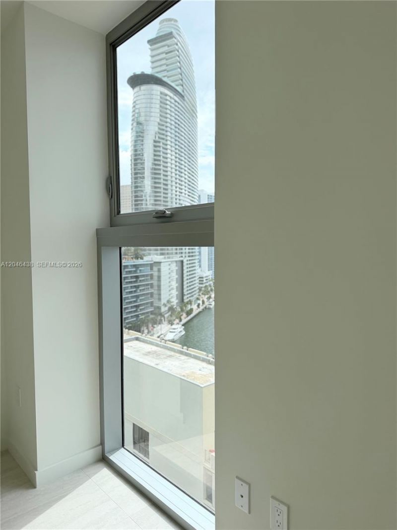 77 SE 5th Street, Unit 1915, Miami, FL 33131 Photo