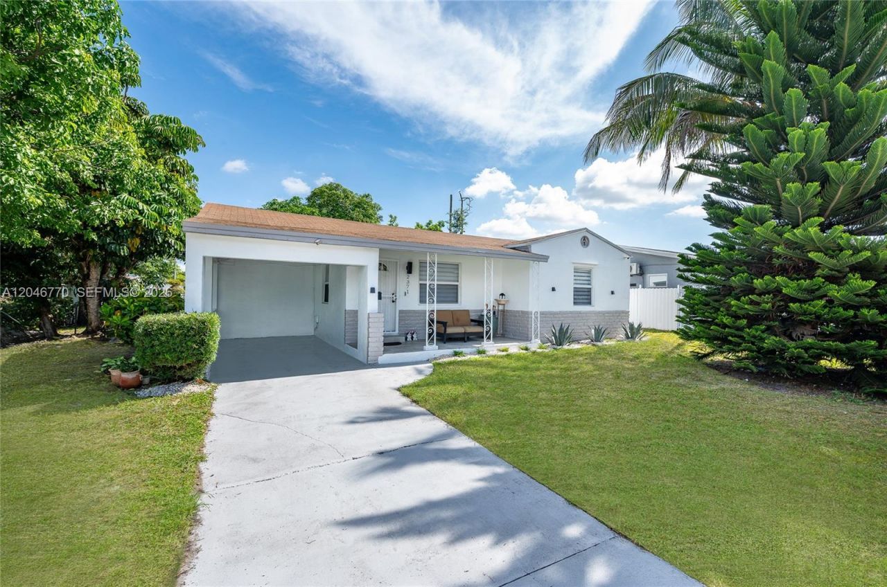 2371 NW 85th St , Miami, FL 33147 Photo