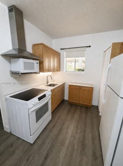 1021 NW 3rd St , Unit 106, Miami, FL 33128 Photo