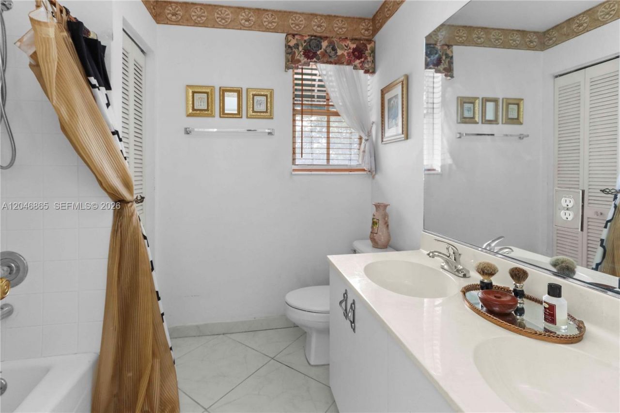 16048 NW 82nd Pl , Miami Lakes, FL 33016 Photo