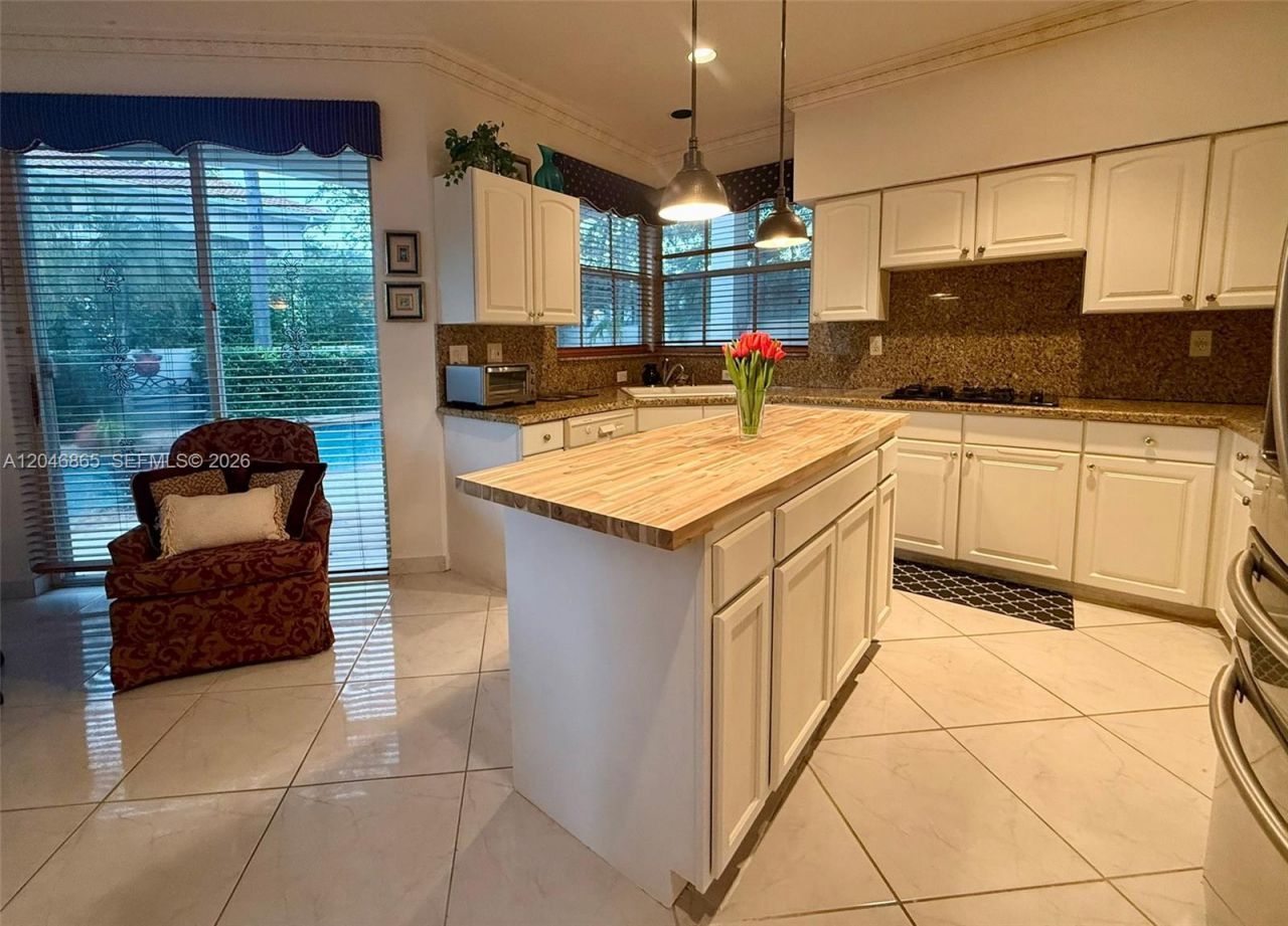 16048 NW 82nd Pl , Miami Lakes, FL 33016 Photo