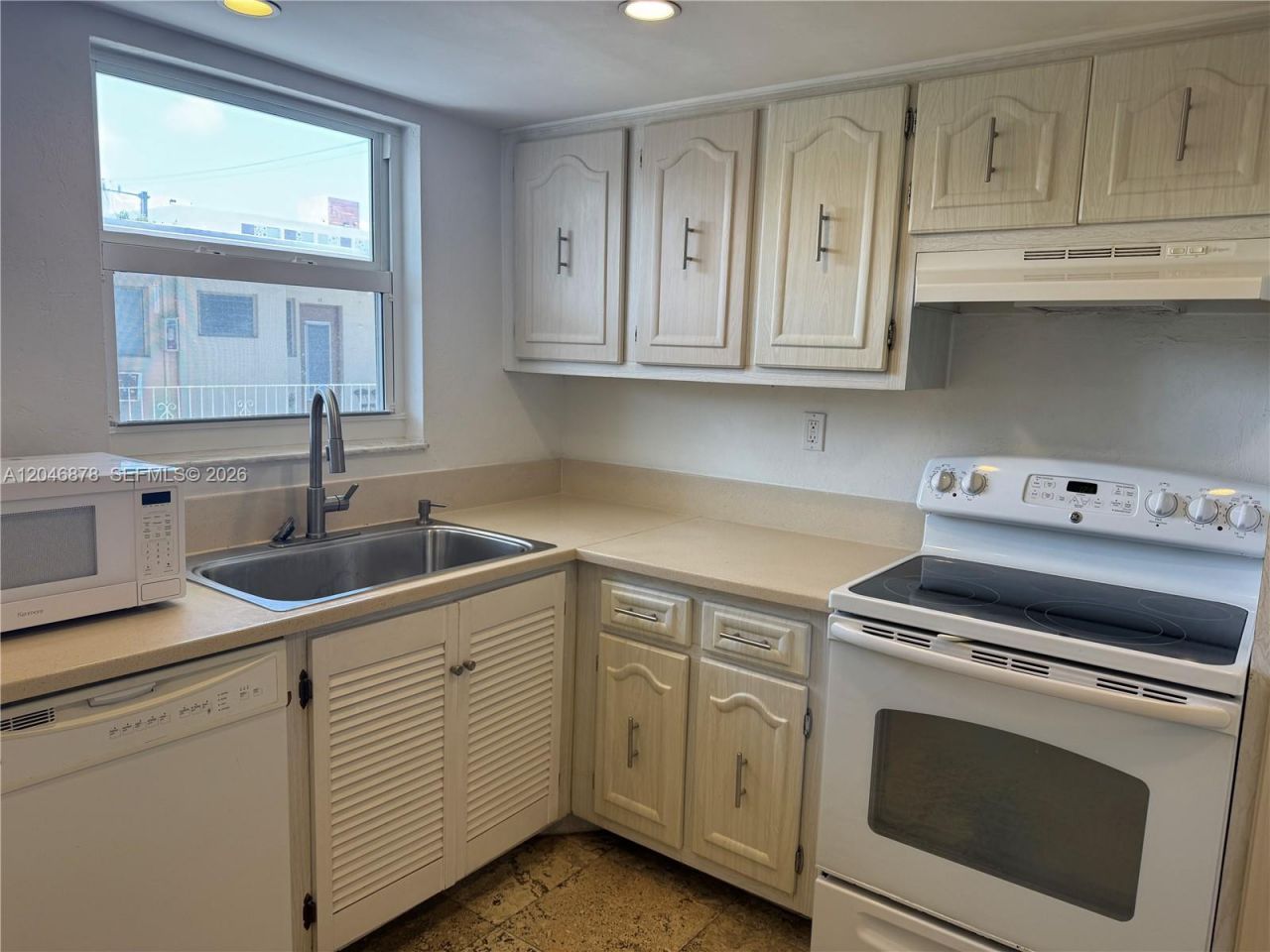 1345 West Ave , Unit 202, Miami Beach, FL 33139 Photo