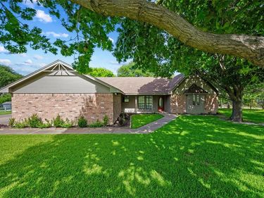 217 Paint Pony Trail N, Fort Worth, TX 76108