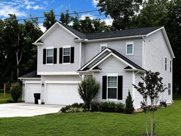 400 Hickory Pointe Dr , Dickson, TN 37055