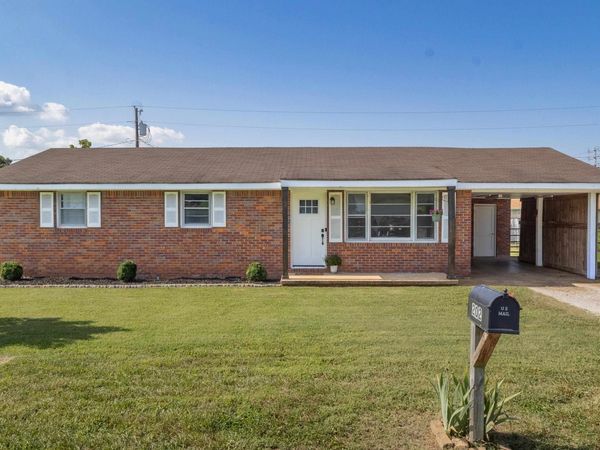 202 Roosevelt Ave, Muscle Shoals, AL 35661