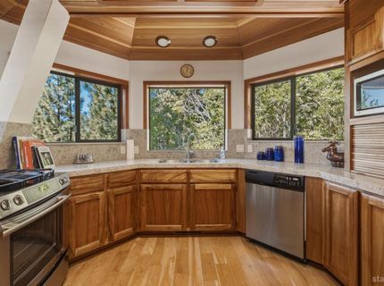 1641 Sherman Way, South Lake Tahoe, CA 96150 Photo