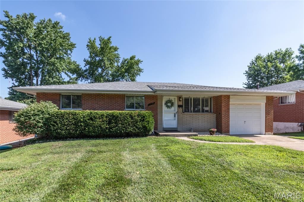 6319 Mackenzie Court, Saint Louis, MO 63123 Main Photo