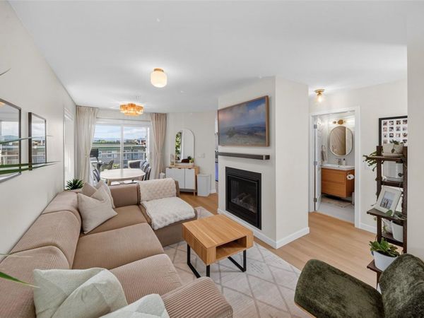 689 BAY St , Unit #401, Victoria, BC V8T 5H9