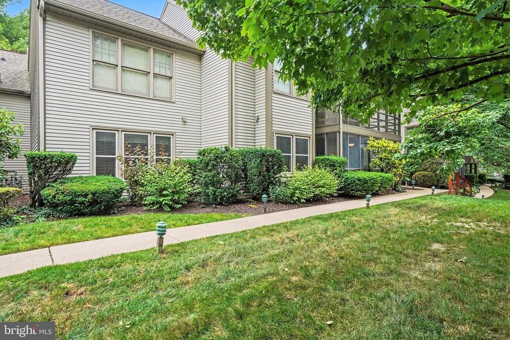 515 ROSLAIRE DRIVE , HUMMELSTOWN, PA 17036