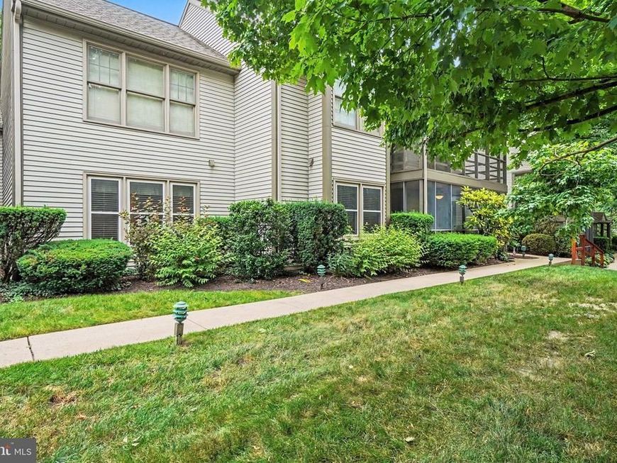 515 Roslaire Drive , Hummelstown, PA 17036 Main Photo