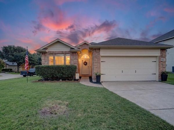 9921 Henna Lane, Fort Worth, TX 76108