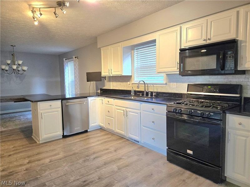 1742 Steese Road, Green, OH 44685 Photo 12
