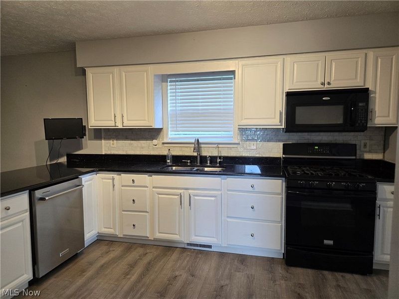 1742 Steese Road, Green, OH 44685 Photo 14