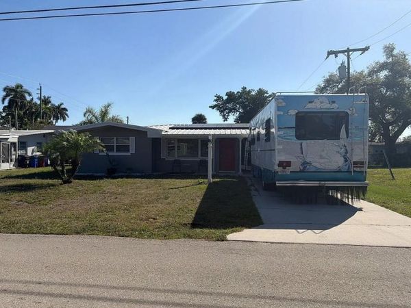 3657 Kelly Street , Fort Myers, FL 33901