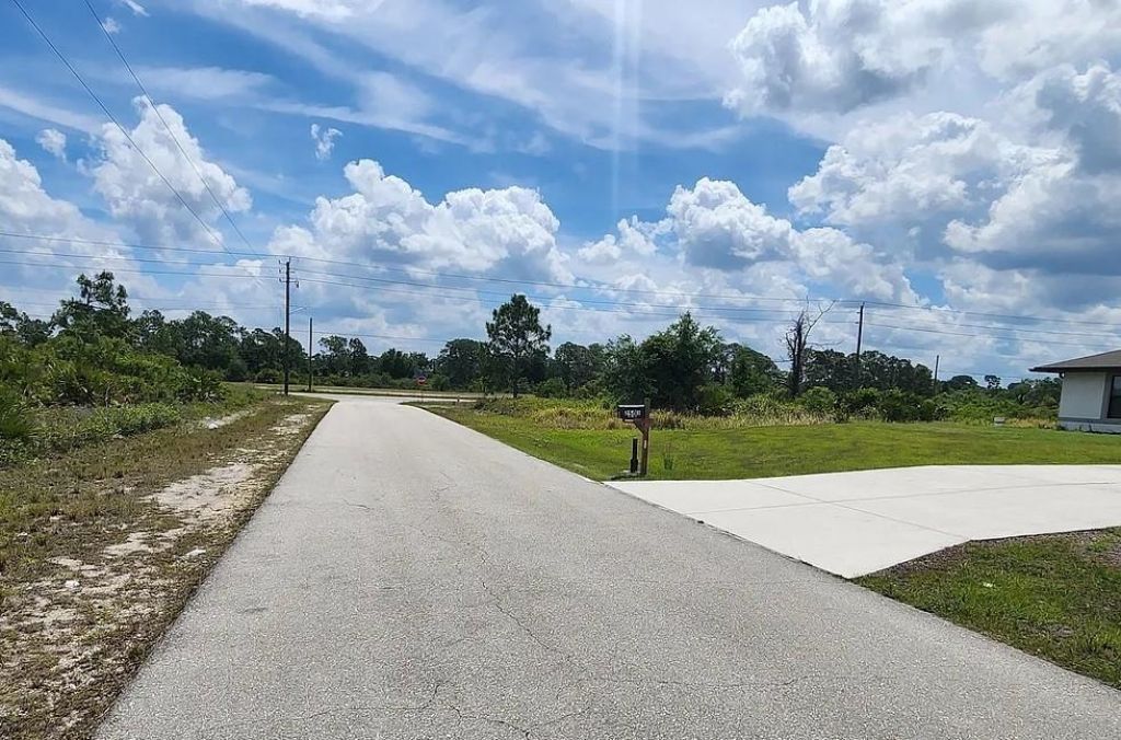 2505 W 56th Street , Other Florida, FL 33971 Photo