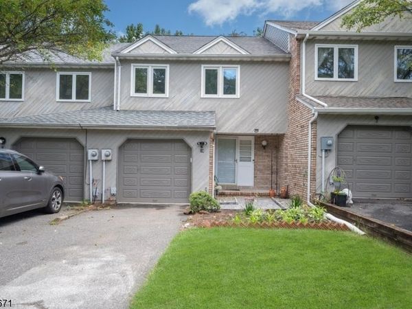 18 Guilford Ct, Parsippany-Troy Hills, NJ 07950