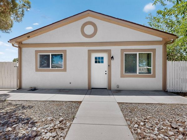 477 60th Street NW, Albuquerque, NM 87105