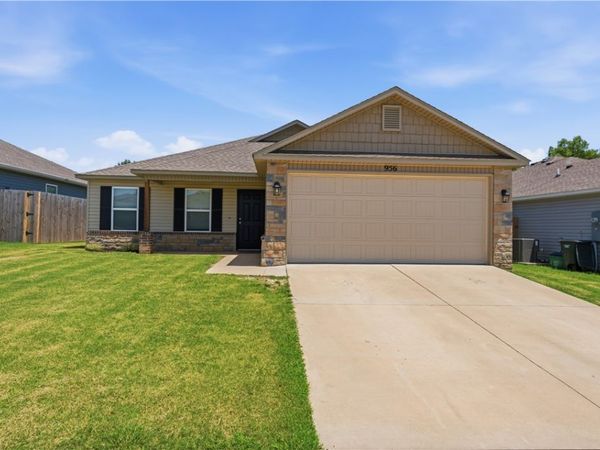 956 S Brambling Lane, Fayetteville, AR 72701
