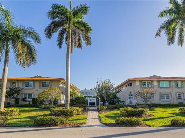 320 14th AVE S, Unit 320E, NAPLES, FL 34102