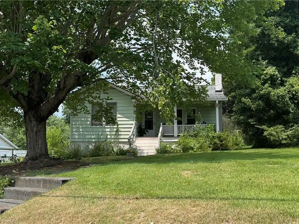 816 W Haymore Street, Mount Airy, NC 27030