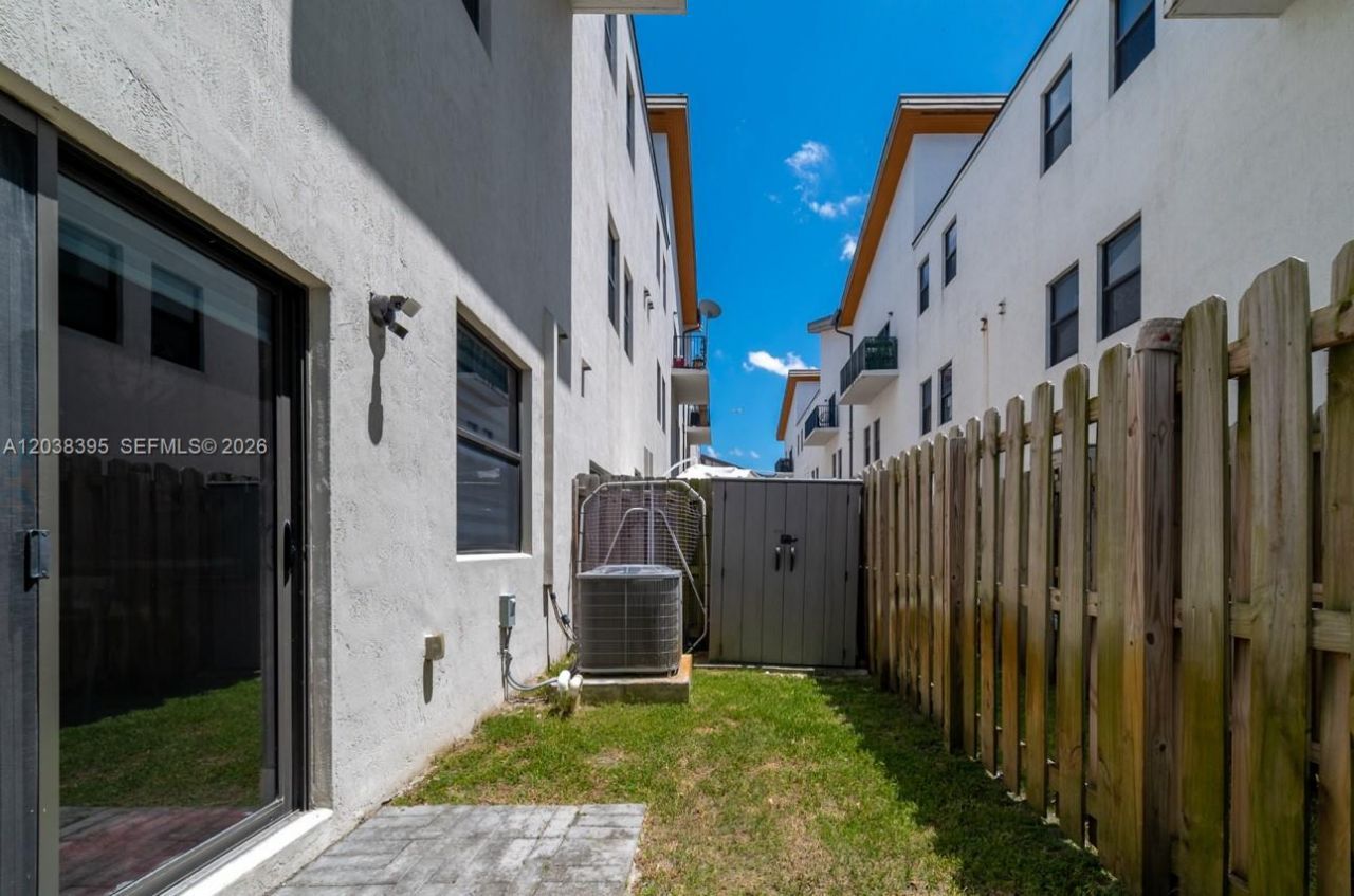 10443 NW 82nd St , Unit 8, Doral, FL 33178 Photo