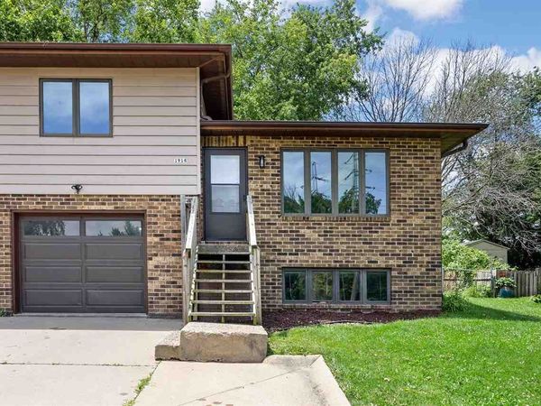 1914 12Th Ave, Coralville, IA 52241