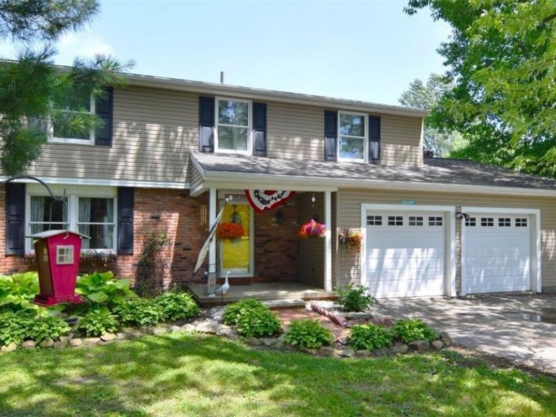 17615 Indian Hills Drive, Chagrin Falls, OH 44023 Photo 2