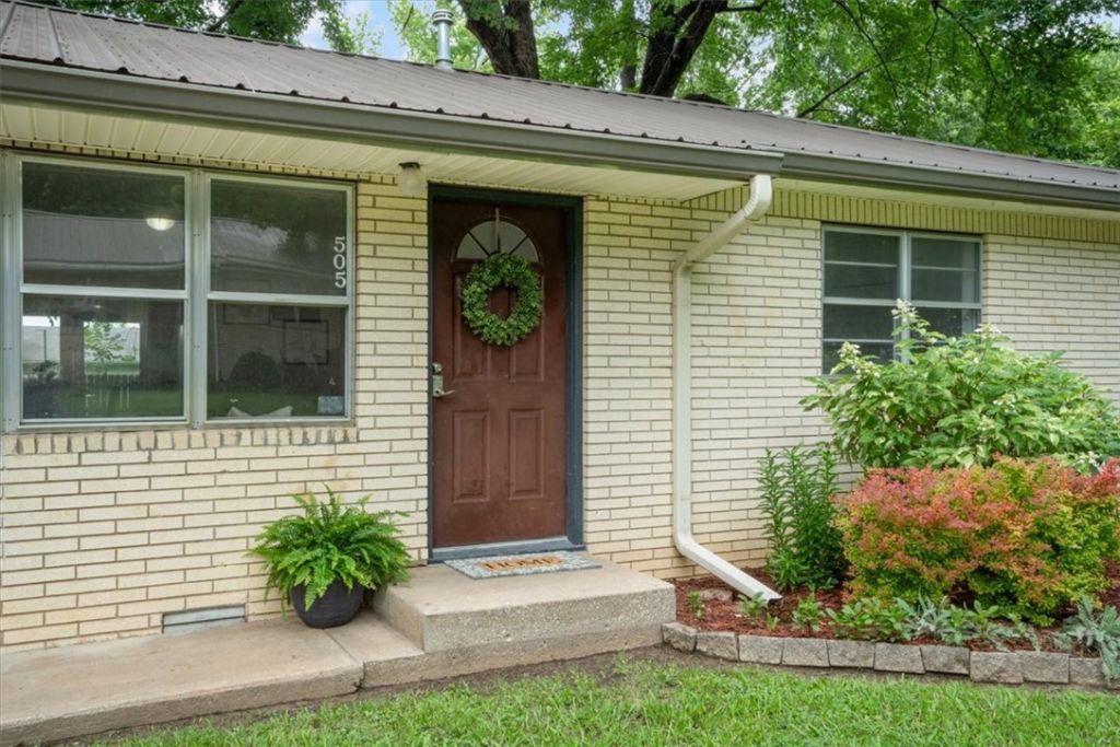 505 3rd Avenue Gravette, AR 72736