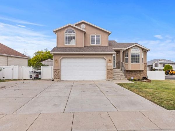 4121 WESTLAKE DR , Roy, UT 84067