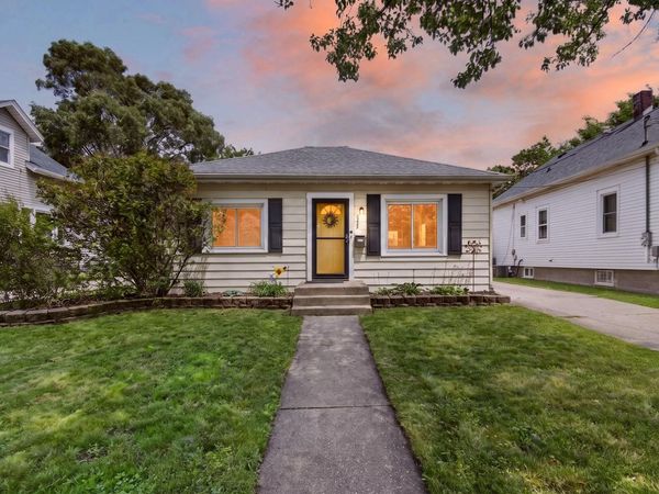 6225 32nd Ave, Kenosha, WI 53142
