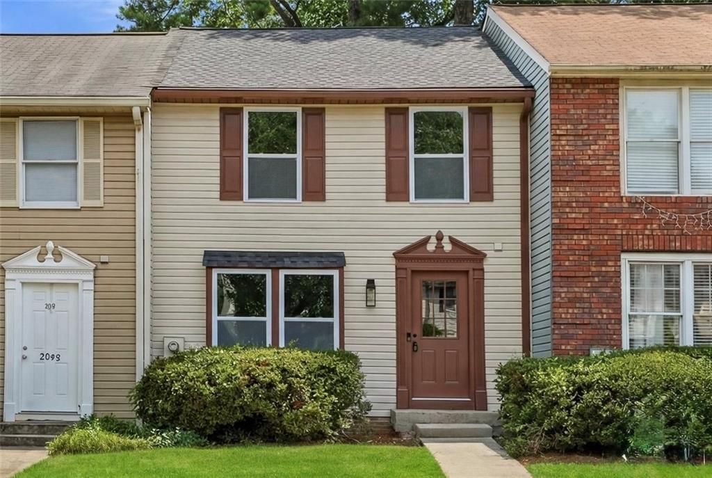 2085 Fairways Court Nw, Kennesaw, GA 30144 Main Photo
