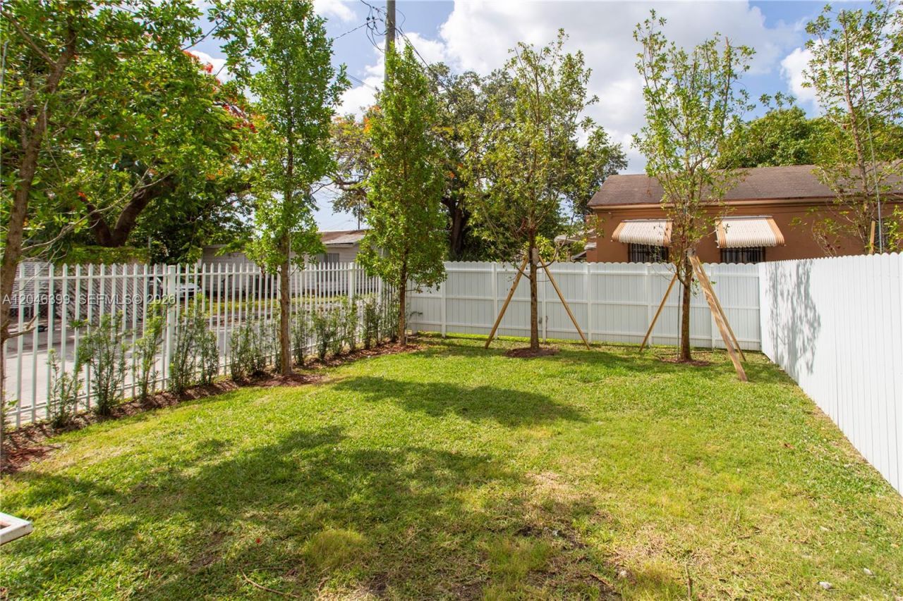 1252 NW 39th St , Unit 1252, Miami, FL 33142 Photo