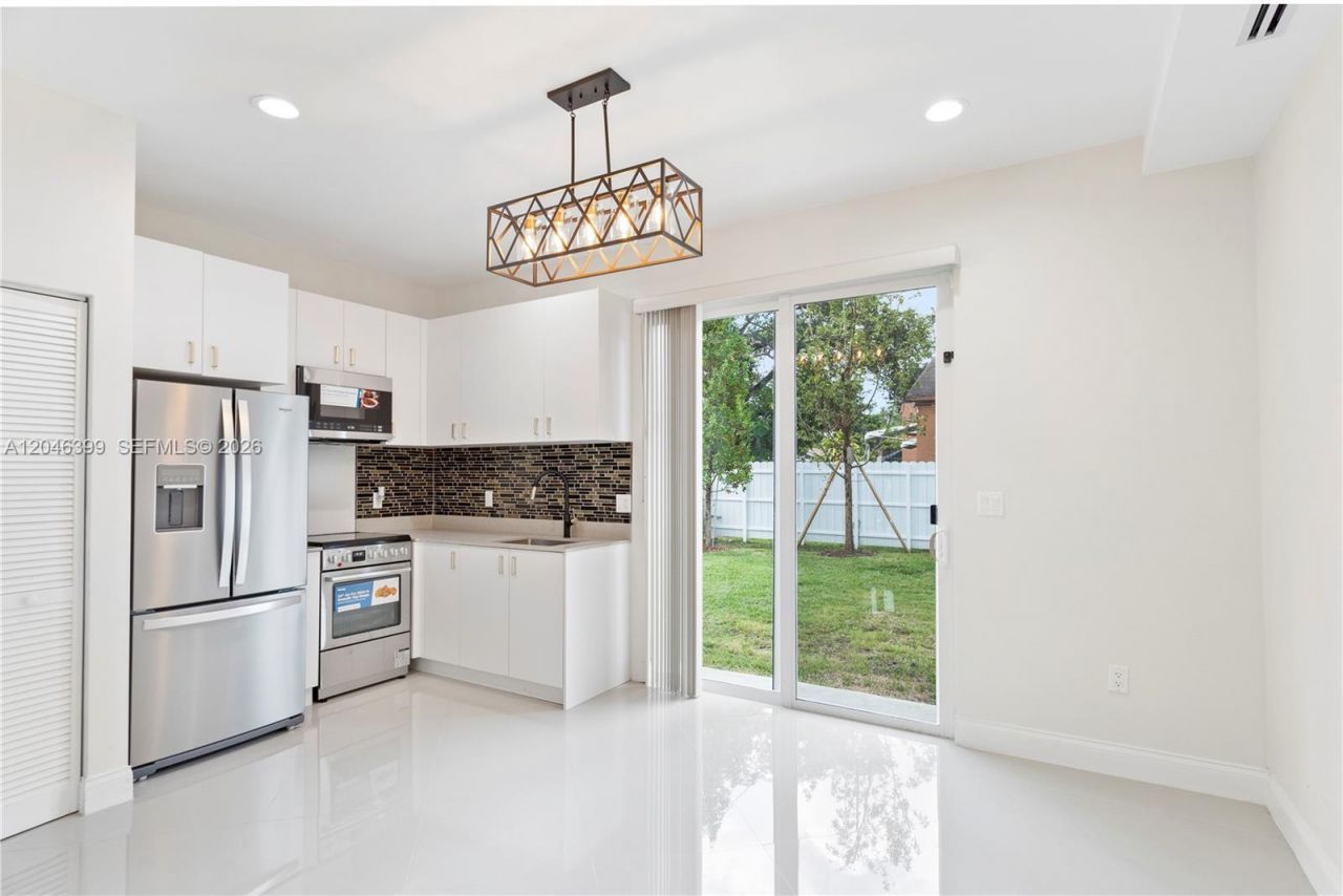 1252 NW 39th St , Unit 1252, Miami, FL 33142 Photo