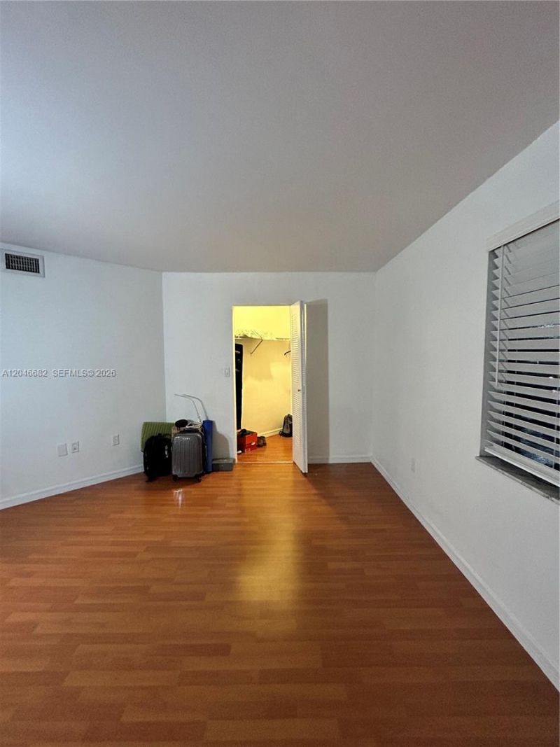9421 Fontainebleau Blvd , Unit 202-35, Miami, FL 33172 Photo