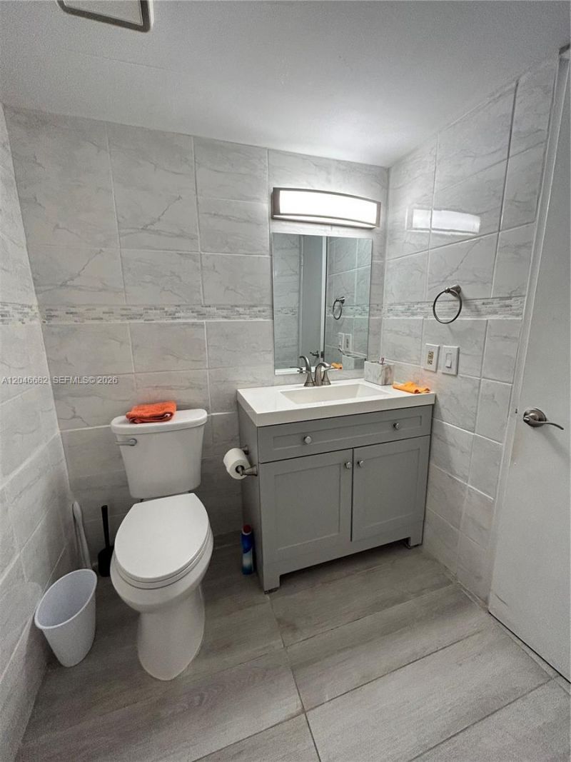 9421 Fontainebleau Blvd , Unit 202-35, Miami, FL 33172 Photo